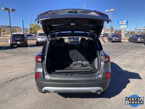 Used 2025 Ford Escape SE image 35