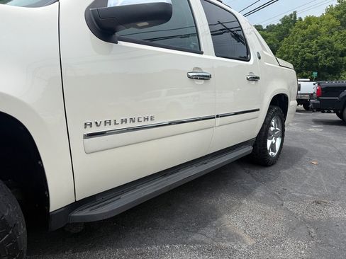Used 2013 Chevrolet Avalanche LTZ AWD/4WD image 36
