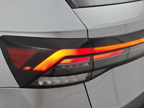 Used 2025 Volkswagen Taos SE image 33