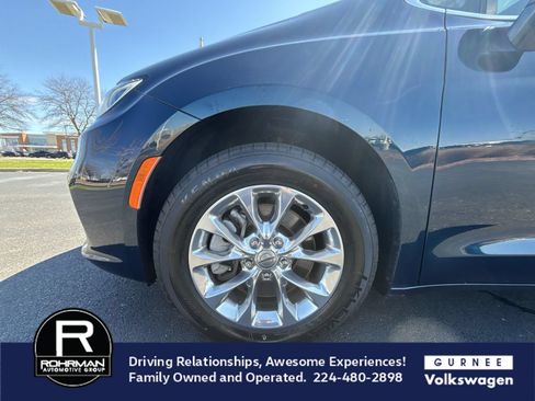 Used 2022 Chrysler Pacifica Touring-L AWD/4WD image 11