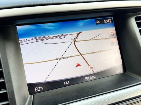 Used 2018 Nissan Pathfinder SL w/ SL Premium Package FWD image 4