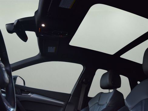 Used 2020 Audi Q5 2.0T Premium w/ Titanium Sport Package image 9