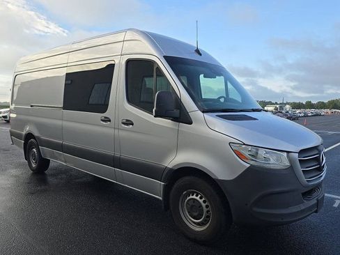 Used 2024 Mercedes-Benz Sprinter 2500 image 4