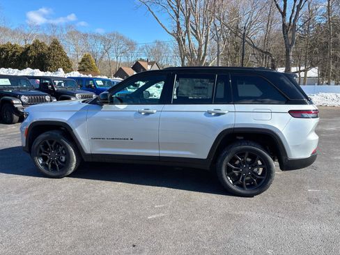 New 2025 Jeep Grand Cherokee Limited image 2