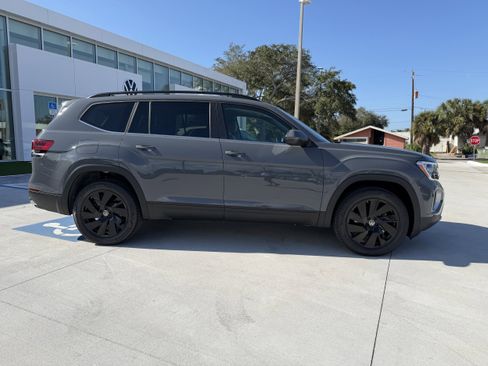 New 2026 Volkswagen Atlas SE image 2