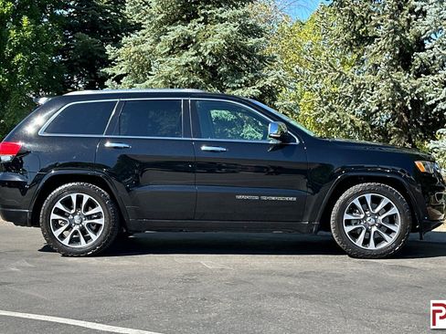 Used 2017 Jeep Grand Cherokee Overland image 3