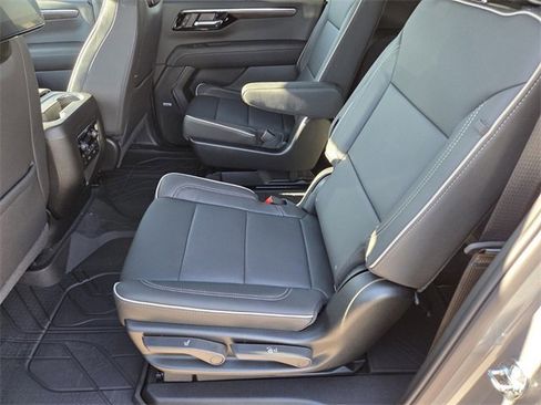 New 2026 Chevrolet Suburban Premier image 7