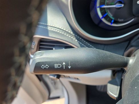 Used 2023 Chrysler Pacifica Touring-L FWD image 28