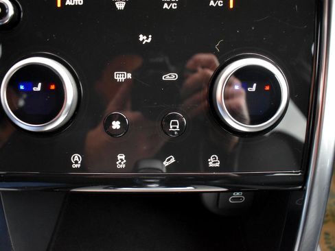 Used 2021 Land Rover Discovery Sport SE image 27