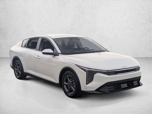 Used 2025 Kia K4 FWD image 3