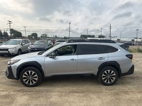 Used 2024 Subaru Outback Limited AWD/4WD image 12