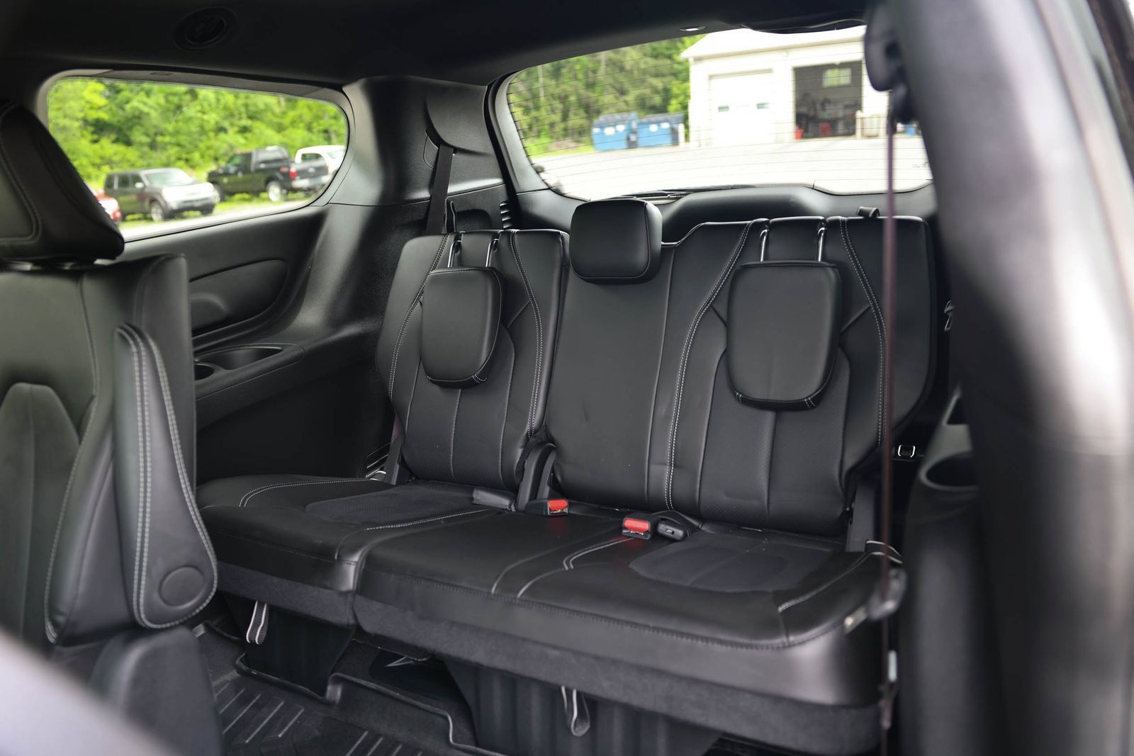 Used 2024 Chrysler Pacifica Limited FWD image 17