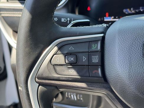 Used 2023 Jeep Grand Cherokee Limited AWD/4WD image 23