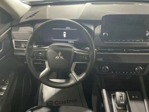 Used 2024 Mitsubishi Outlander SE AWD/4WD image 17