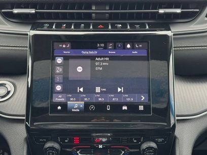 Used 2023 Jeep Grand Cherokee Laredo