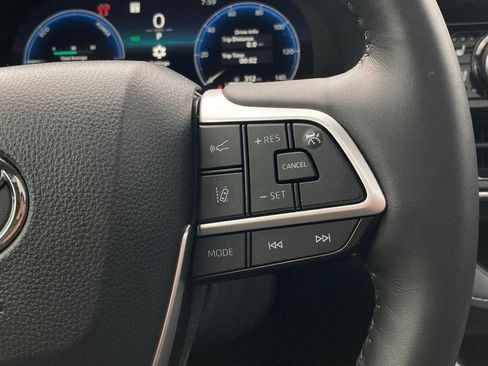 Used 2025 Toyota Highlander Platinum image 19