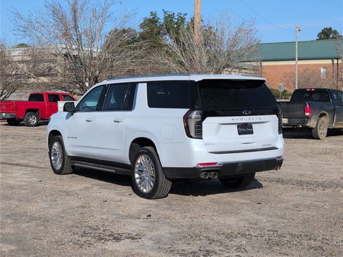 New 2026 Chevrolet Suburban Premier w/ Sun And Tow Package AWD/4WD image 7