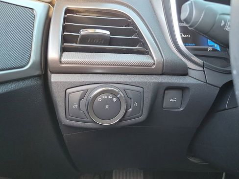 Used 2020 Ford Fusion SE FWD image 14