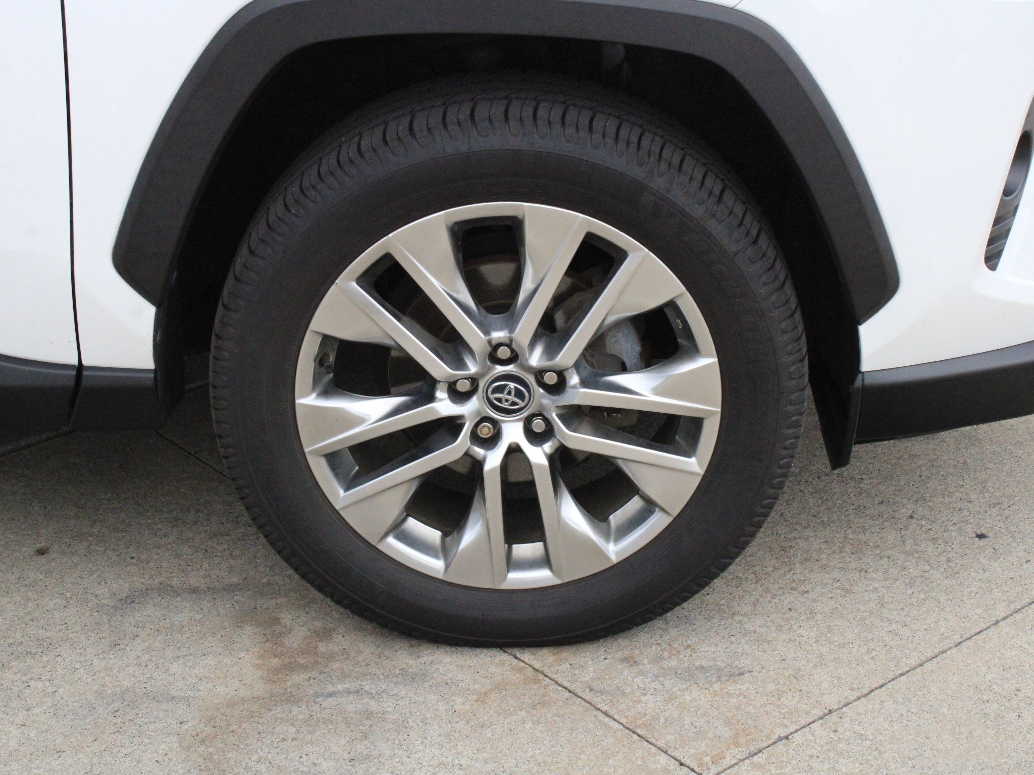Used 2020 Toyota RAV4 XLE Premium AWD/4WD image 37