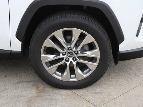 Used 2020 Toyota RAV4 XLE Premium AWD/4WD image 37