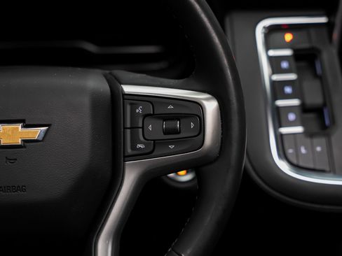 Used 2024 Chevrolet Suburban LT w/ Luxury Package RWD image 42
