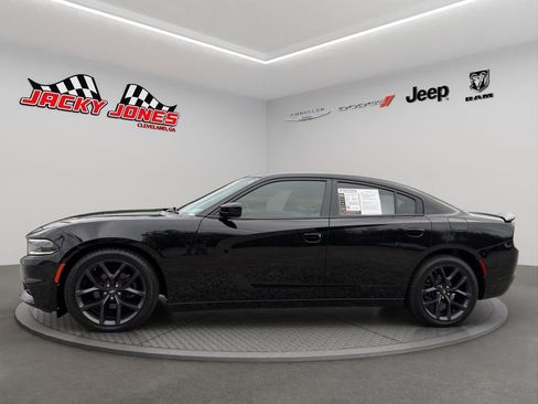 Used 2020 Dodge Charger SXT w/ Blacktop Package image 2