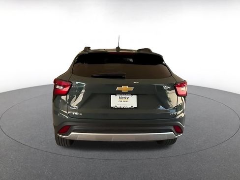 Used 2025 Chevrolet Trax LT FWD image 12