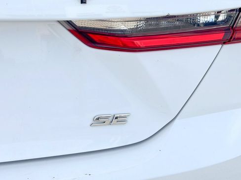 Used 2025 Toyota Camry SE w/ Convenience Package AWD/4WD image 15