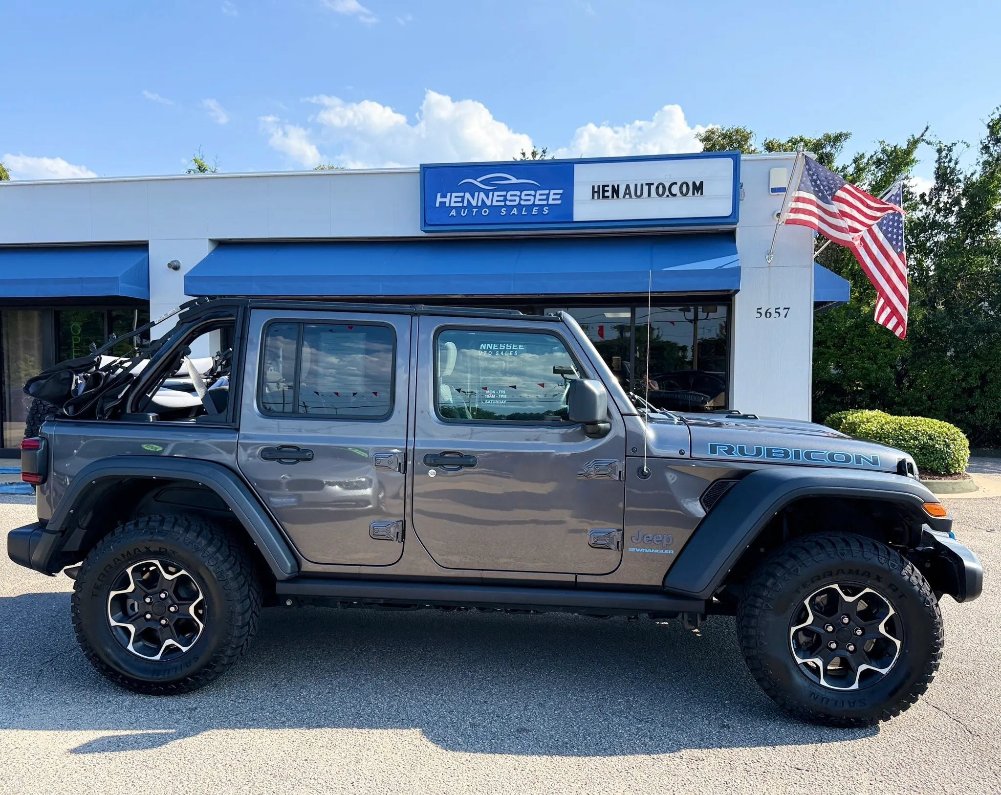 Used 2023 Jeep Wrangler Unlimited Rubicon 4xe w/ Cold Weather Group AWD/4WD image 23