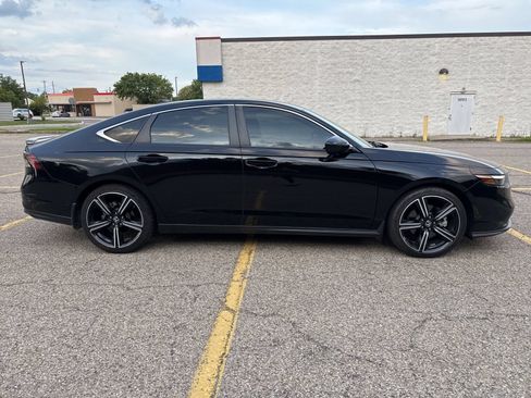Used 2023 Honda Accord Sport image 2