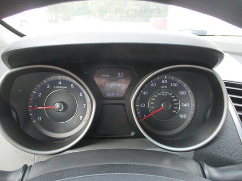 Used 2014 Hyundai Elantra SE w/ Option Group 02 FWD image 26
