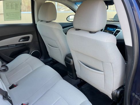 Used 2011 Chevrolet Cruze Eco image 18