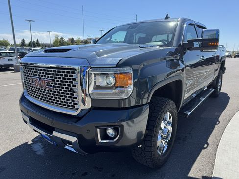 Used 2017 GMC Sierra 3500 Denali w/ Duramax Plus Package AWD/4WD image 6