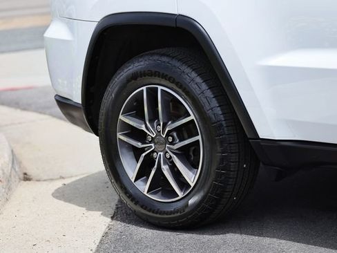 Used 2019 Jeep Grand Cherokee Limited w/ Trailer Tow Group IV AWD/4WD image 11