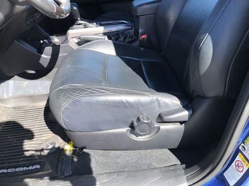 Used 2018 Toyota Tacoma Limited image 22