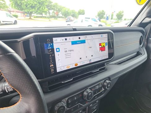 Used 2024 Jeep Gladiator Mojave w/ Technology Group image 10