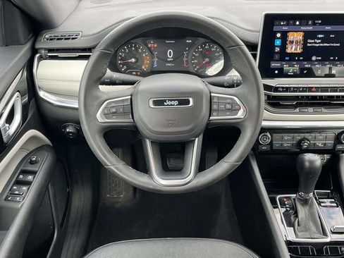 Used 2023 Jeep Compass Limited image 17