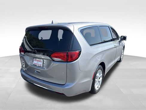 Used 2018 Chrysler Pacifica Touring Plus w/ Tire & Wheel Group image 6