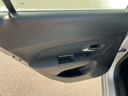 Used 2016 Chevrolet Cruze LT image 17