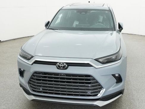 New 2026 Toyota Grand Highlander Hybrid MAX Platinum image 13