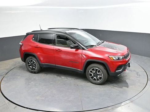 Used 2025 Jeep Compass Trailhawk AWD/4WD image 37