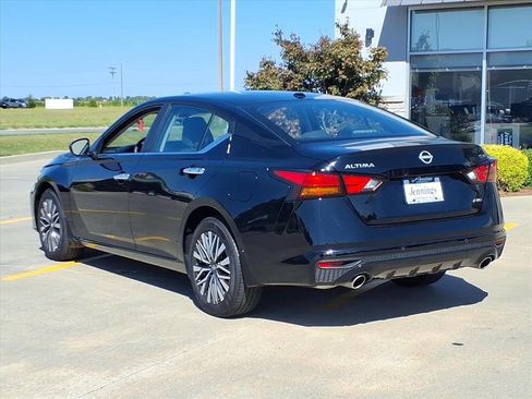Used 2024 Nissan Altima 2.5 SV w/ SV Premium Package image 4
