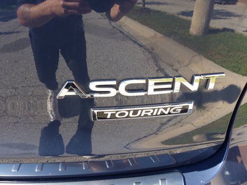 Used 2023 Subaru Ascent Touring AWD/4WD image 9