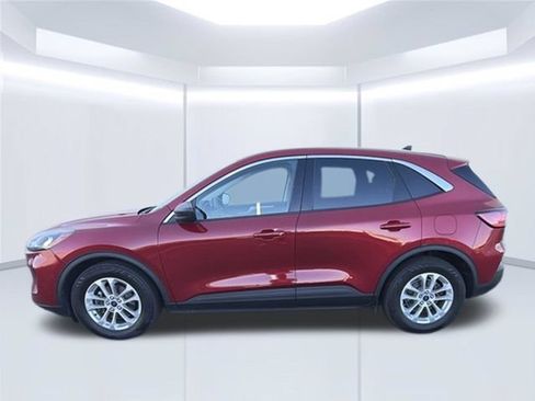 Used 2022 Ford Escape SE FWD image 2