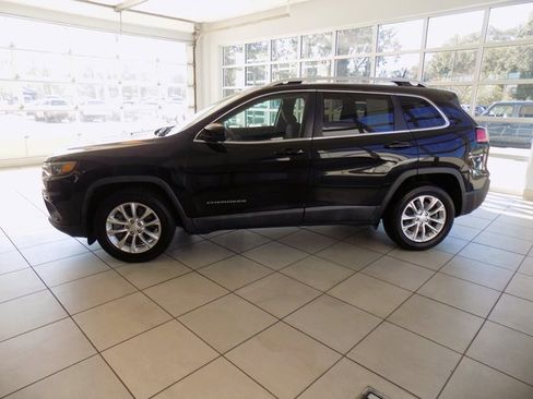 Used 2019 Jeep Cherokee Latitude w/ Popular Appearance Group image 4