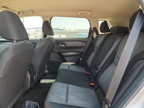Used 2024 Nissan Rogue SV FWD image 8
