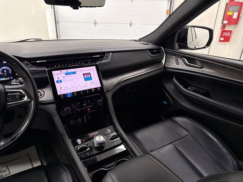 Used 2022 Jeep Grand Cherokee L Overland w/ Advanced Protech Group III image 15