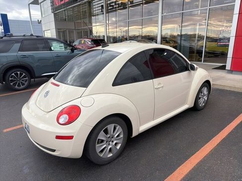 Used 2009 Volkswagen Beetle S image 4