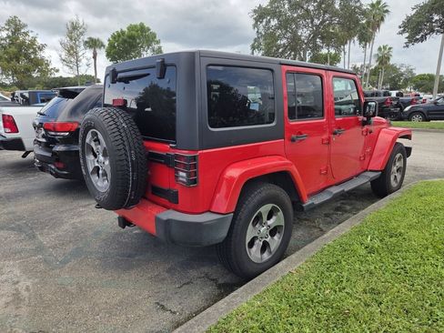 Used 2018 Jeep Wrangler Unlimited Sahara w/ Connectivity Group AWD/4WD image 5