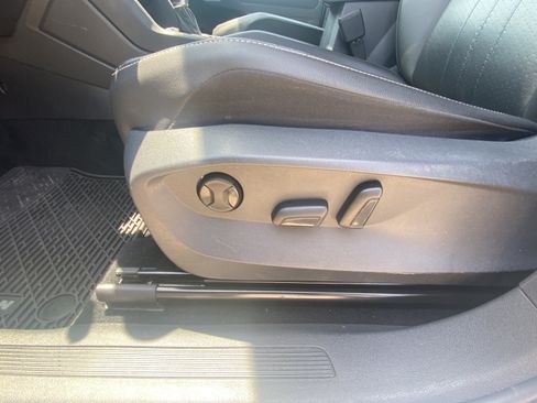 Used 2022 Volkswagen Tiguan SE FWD image 10